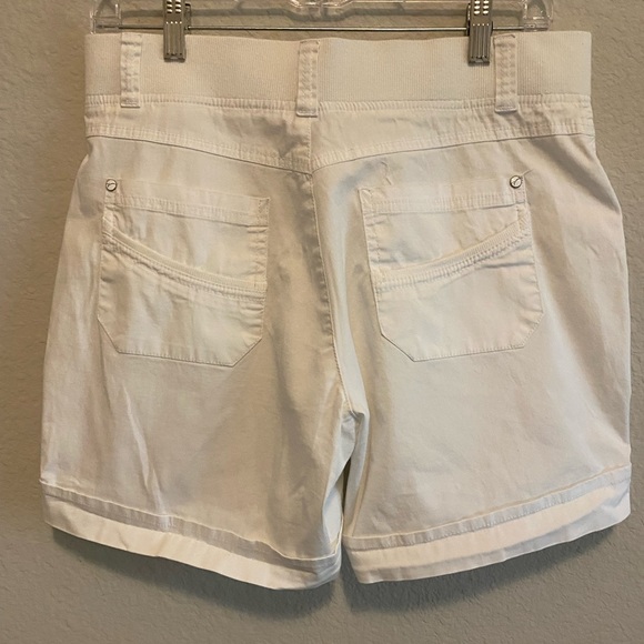Gloria Vanderbilt Shorts size 8 - Picture 2 of 3